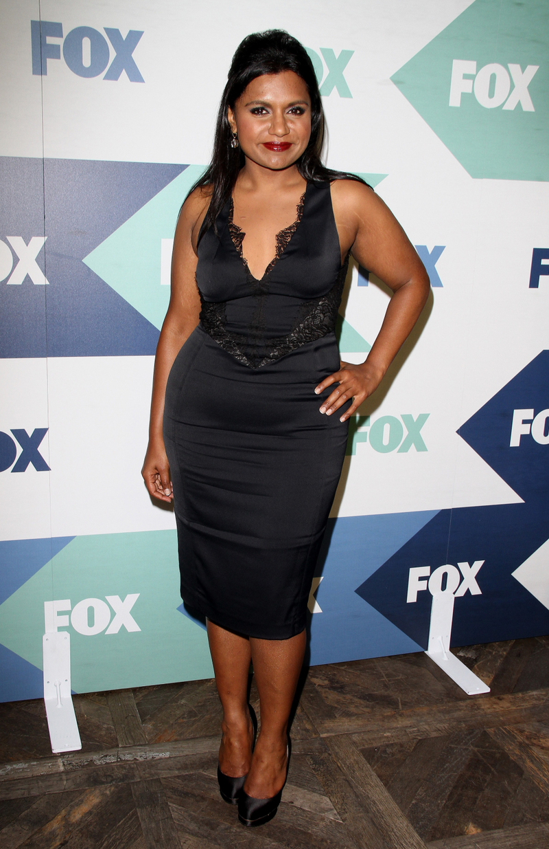 Illustration for article titled Mindy Kaling Really Likes Putting One Hand On Her Hip